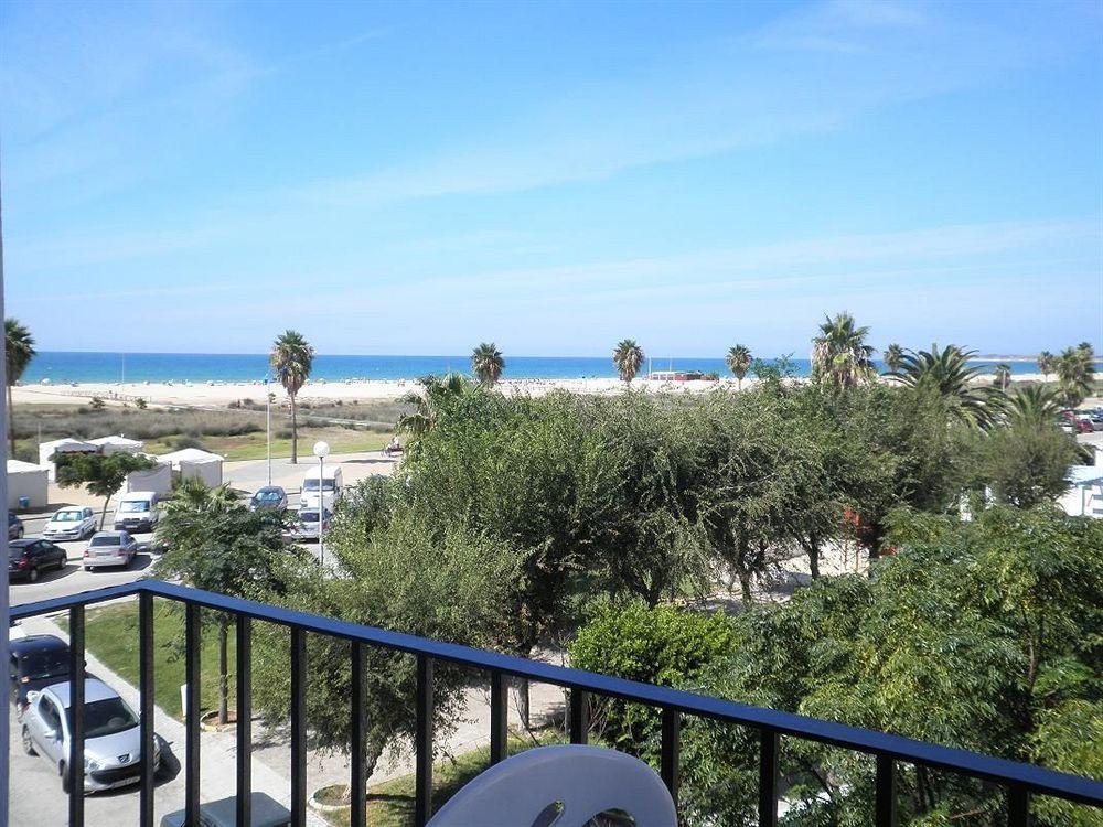 Hotel Oasis Conil De La Frontera Exteriör bild